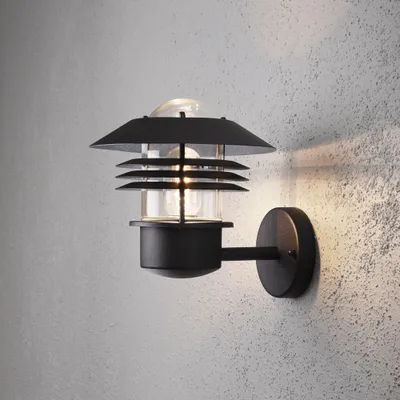 Produktbild von Konstsmide Modena Wandleuchte schwarz lackiertes Aluminium, klares Glas 7302-750