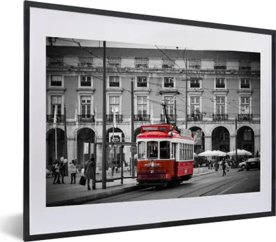 Produktbild von MuchoWow® MuchoWow® Gerahmtes Poster Schwarz-Weiß-Foto mit einer roten Straßenbahn 60x40 cm - Poster mit zchwarzem Bilderrahmen - Schlafzimmer - Plakat in Rahmen - Drucken