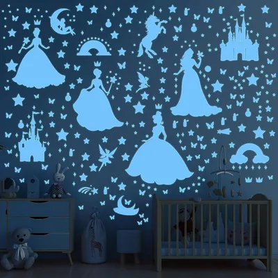 Immagine prodotto di 3 adesivi da parete a forma di stelle, rimovibili e riposizionabili, con motivi di fate, arcobaleni e farfalle, ideali per decorare la stanza di una bambina