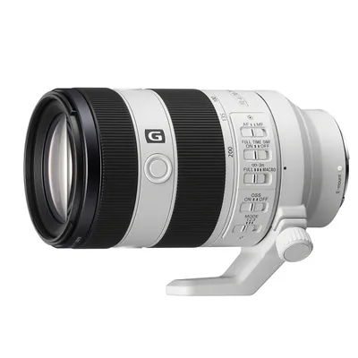A white and black telephoto lens is shown against a white background.