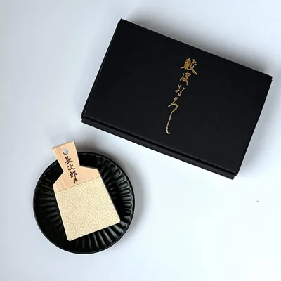 Immagine prodotto di Grattugia tradizionale giapponese per wasabi e zenzero, con piatto in Vetroceramica Minoyaki