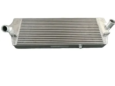 Zdjęcie produktu dla Aluminiowy intercooler FMIC, zoptymalizowana wydajność chłodzenia, konstrukcja o wysokim przepływie, idealne dopasowanie,