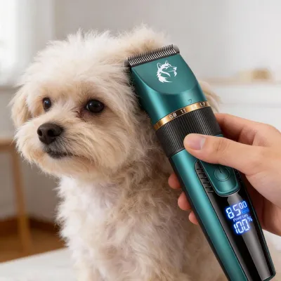 Produktbild von Katzen Haarschneider leise, für Langhaarkatzen, 2 Geschwindigkeiten, LED Display, IPX7 wasserdicht, Keramik-Klingen, USB wiederaufladbar