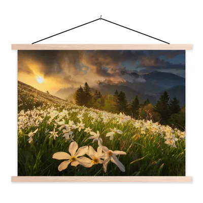 Produktbild von MuchoWow® Textilposter Blumenfeld - Hügel - Sonnenuntergang - Berg - Natur - Weiß - Hügel 40x30 cm mit holzfarbenen Rahmen - Bilder
