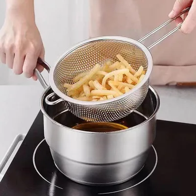 Image de Passoire en acier inoxydable à mailles fines, de 6 pouces, 5 pouces – un ustensile de cuisine polyvalent pour les fruits, les légumes et les pâtes