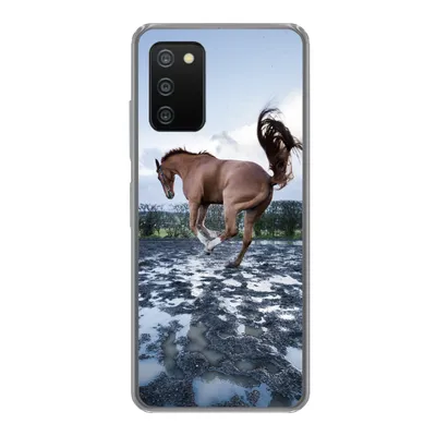 Produktbild von MuchoWow® Handyhülle Schutzhülle Hülle für Samsung Galaxy A03s Ein bockendes Pferd in den Pfützen Silikon Softcase Handy Hülle - Schutz