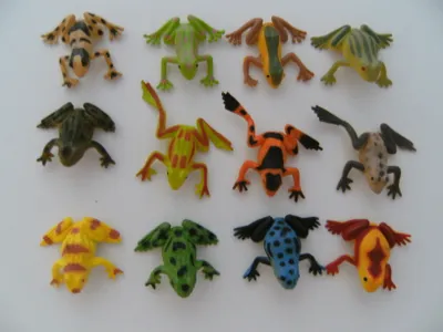 Produktbild von Frösche 12erSet 4-5 cm, Hartgummi Kröte Pfeilgiftfrösche Spielzeug Frosch Tiere Spielen