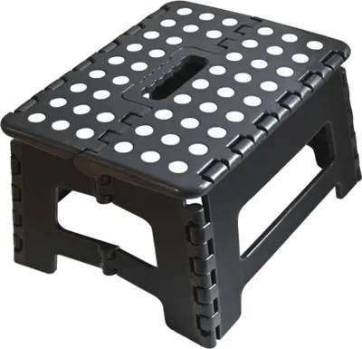Produktbild von Klapphocker mit klappbarer Fußstütze, Kinderhocker, Klappstuhl aus Kunststoff, maximale Tragfähigkeit 150 kg, für Büro, Küche, Badezimmer, Schlafzimmer, Garten (Schwarz)
