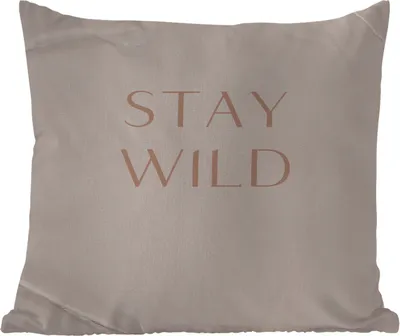 Produktbild von MuchoWow® Outdoor Kissen - Zitate - Text - Wild bleiben - 50x50 cm - Wetterfest - Lounge Kissen - Komfortabel - Kissen mit Bild