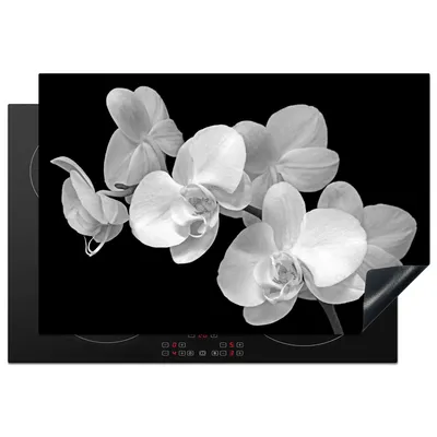 Obrázek produktu pro KitchenYeah® Krycí deska na sporák Detail orchidejí na černém pozadí - černobílá, 78x52cm, dekorace do kuchyně, keramická krycí deska, krycí deska na sporák