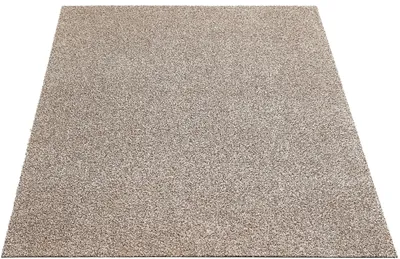 Beige Baumwoll-Fußmatte auf hellem Untergrund ausgelegt
