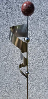 Produktbild von Skulptur Kari 120 cm Kugel rot Edelstahl Beetstecker Gartenstecker
