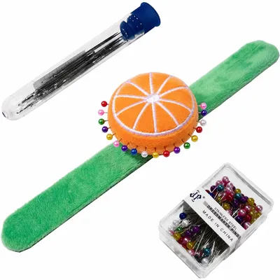 Produktbild von Polsspeldkissen mit Klickarmband, orange, inklusive 80 Stecknadeln und 18 Nähnadeln, für die Näharbeit