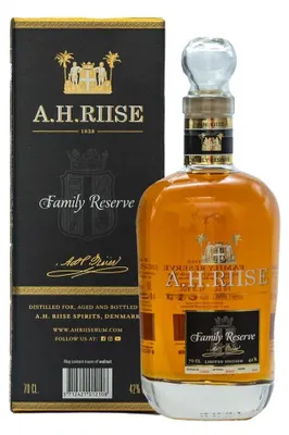 Produktbild von A.H. Riise Family Reserve 25 Years Old Rum 42% Vol. 0.7L