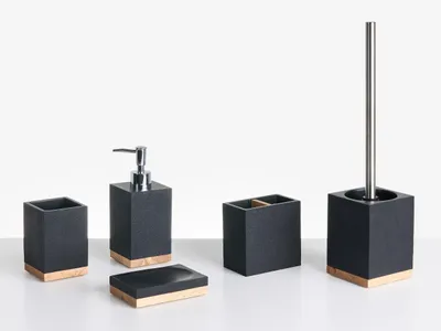 Produktbild von BELIANI Badezimmer Set 5-Teilig Schwarz Kunstharz u. Helles Holz Modern Seifenschale Seifenspender Zahnbürstenhalter Toilettenbürste Becher Bad-Zubehör