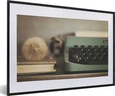 Produktbild von MuchoWow® MuchoWow® Gerahmtes Poster Schreibmaschine - Vintage - Löwenzahn 60x40 cm - Poster mit zchwarzem Bilderrahmen - Schlafzimmer - Plakat in Rahmen - Drucken