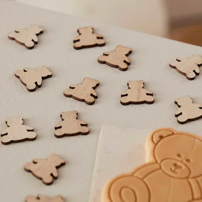 Immagine prodotto di Orsacchiotto di coriandoli in legno, 13 g, decorazione da tavola per baby shower baby shower