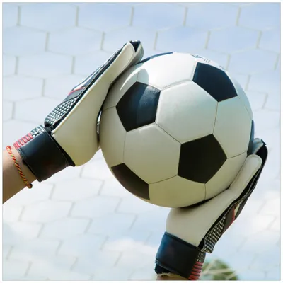 Produktbild von Wallario Möbeldesign -  Glasplatte, Schutzplatte mit Motiv - geeignet für Ikea Lack Tisch, Größe: 55 x 55 cm, Motiv: Fußball - Torwart im Tor vor blauem Himmel