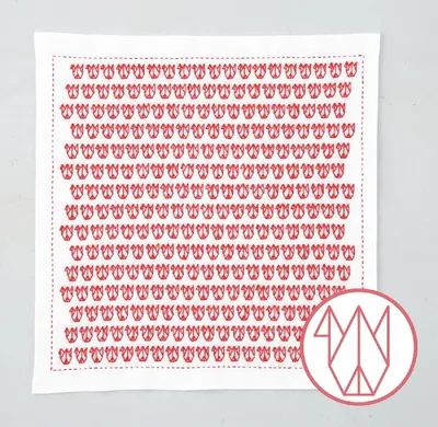 Immagine prodotto di Confezione da ricamo Olympus Hitomezashi Sashiko "Hana Fukin Cranes", tessuto stampato, 34x34cm, originale dal Giappone