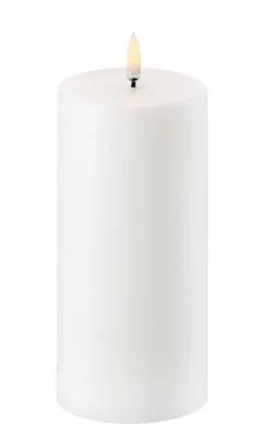 Produktbild von Uyuni Säulen- / Stumpen- LED Kerze - 7,8 x 15,2 cm - Piffany Copenhagen - Flammenlose Kerze - Farbe Nordic White