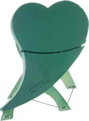 Produktbild von OASIS® Nass-Steckschaum Herz WILAI mit Schweif, Hochzeitsdeko, Bioline Holzunterlage, Holzständer, grün, 50x48x5cm - Nasssteckmasse