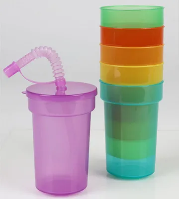 Produktbild von Kunststoff Trinkbecher 380ml mit Deckel und Trinkhalm | 18x 6er Sets | Wiederverwendbare Becher für Kinder Partys und Picknick