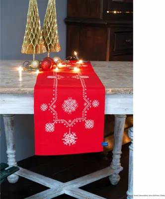 Immagine prodotto di Set per ricamo a punto croce "White Christmas stars" di Vervaco, con tovaglia stampata e schema pre-disegnato