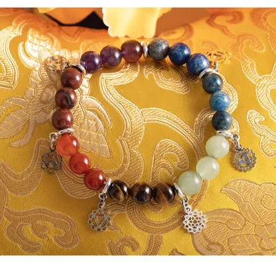 Productafbeelding van Chakra-armband met edelstenen.