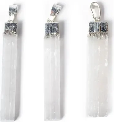 Immagine prodotto di Ciondolo con pietra preziosa grezza di selenite bianca - ±6 cm