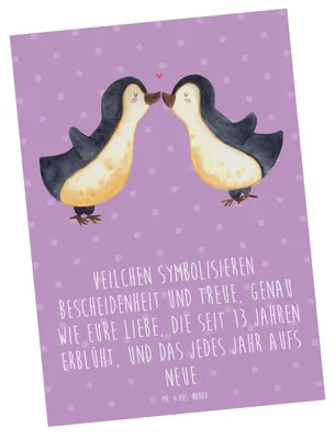 Produktbild von Mr. & Mrs. Panda Postkarte 13. Hochzeitstag Veilchenhochzeit - Lavendeltraum - Geschenk, Ehefrau, Ansichtskarte, Geschenke, Grußkarte, Heirat, Fotokarte, Ehemann, Treue