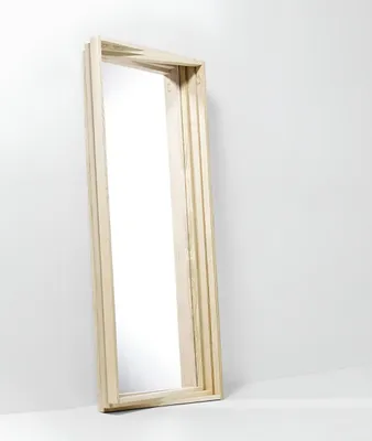 Image de Miroir moderne avec cadre en bois au design minimaliste