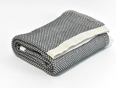 Produktbild von nielsen HOME Wohndecke Akira gestrickt, 150x200 cm, Dunkelgrau/Creme Weiß, 100% Baumwolle, Strick, ® Standard 100