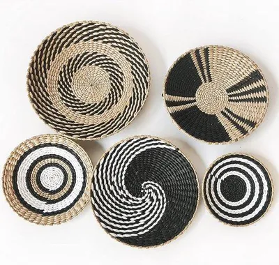 Produktbild von Geweven Wanddekoration, Set aus 5, handgeflochtene Körbe, natürliche Dekorationskörbe für Wohnzimmer oder Schlafzimmer, boho, Hauswesen, Wilgenrot-An, Seegras, Wandkunst
