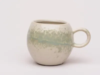 Produktbild von Bloomingville Tasse Paula grün creme Becher mit Henkel 300 ml Keramik