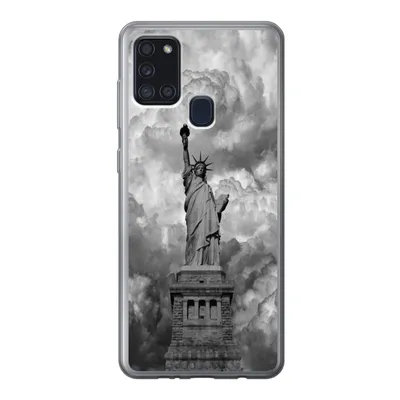 Produktbild von MuchoWow® Handyhülle Schutzhülle Hülle für Samsung Galaxy A21s Freiheitsstatue in New York an einem bewölkten Tag in schwarz-weiß Silikon Softcase Handy Hülle - Hartschale