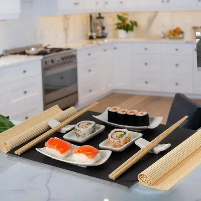 Produktbild von Famanu Sushi Set - Eetstäbchen und Servierplatte