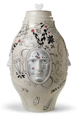 Produktbild von Casa Padrino Designer Porzellan Vase mit Deckel Beige / Mehrfarbig Ø 31 x H. 47 cm - Handgefertigtes & Handbemaltes Luxus Deko Objekt