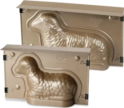 Produktbild von Dr. Oetker Osterbackformen-Set Goldiges Ostern, hochwertige Lammform, Mini-Lammform aus Stahlblech, Backformen mit Antihaftbeschichtung, Formen für die Osterfeier (Farbe: Gold), Menge: 1 x 2er Set
