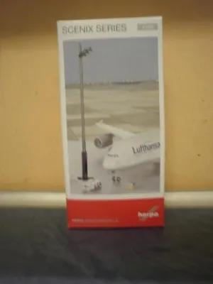 Produktbild von Herpa Wings 1:200 Scenix 2 Flutlichtmasten 558754