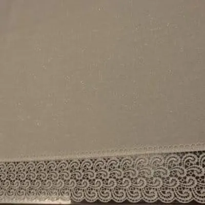 Obrázek produktu pro Ubrus odolný proti skvrnám s gipurovou krajkou, zlatá nit, 140x350