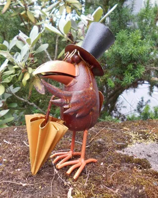 Produktbild von Gartenfigur Standfigur Gartendeko lustiger Rabe m. Schirm geschlossen 21 cm