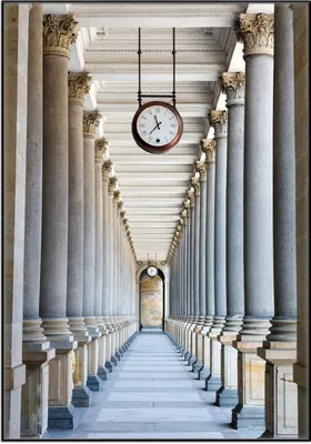 Produktbild von Wallario Wandbild Säulengang, Größe: 70,30 x 100,30 cm, Poster mit schwarzem Aluminiumrahmen