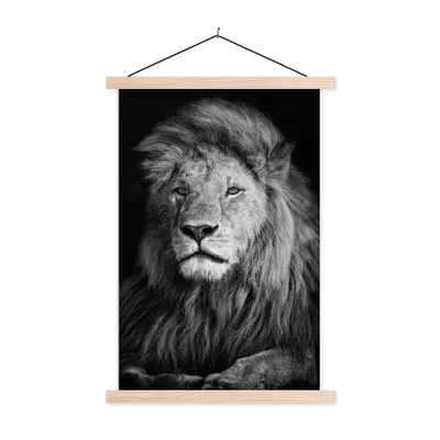 Produktbild von MuchoWow® Textilposter Wildlife - Löwe - Schwarz - Weiß 40x60 cm mit holzfarbenen Rahmen - Poster
