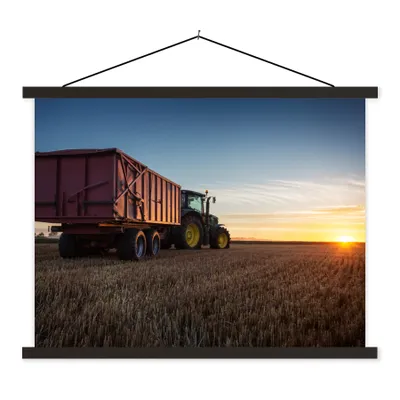 Produktbild von MuchoWow® Textilposter Traktor - Grün - Sonnenuntergang - Horizont - Grün - Landleben 150x113 cm mit holzfarbenen Rahmen - Poster