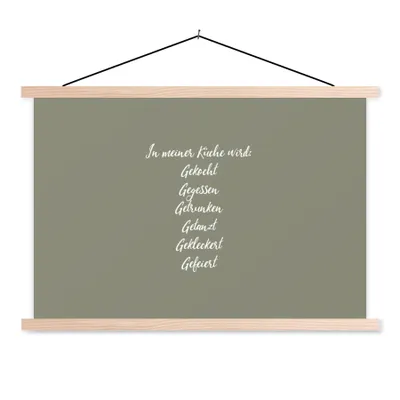 Produktbild von MuchoWow® Textilposter Zitate - In meiner Küche - Sprueken - Kochen 120x80 cm mit holzfarbenen Rahmen - Aufhängeset