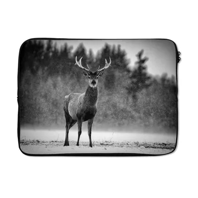 Produktbild von MuchoWow® Laptop Hülle 14 ZollTiere - Hirsche - Winter - Schwarz - Weiß Laptoptasche - Laptoptasche - Stoßsicher - Schutzhaube