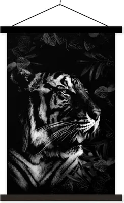 Produktbild von MuchoWow® Textilposter Brüllender Tiger zwischen den Blättern - schwarz und weiß 120x180 cm mit schwarzem Rahmen - Fotos