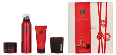 Imagen del producto de Rituals Ayurveda: Set de regalo que incluye vela (140g), crema corporal (100ml), exfoliante corporal (125g) y gel de ducha espumoso (200ml)