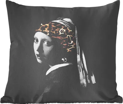Produktbild von MuchoWow® Zierkissen Sofakissen Wohnzimmer Dekokissen 60x60 cm Das Mädchen mit dem Perlenohrring - Alter Meister - Pantherdruck - Sitzfläche - Foto Polster