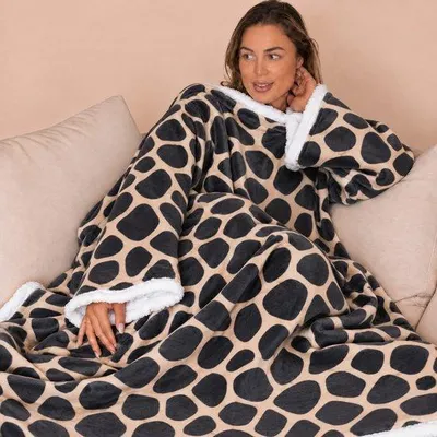 Produktbild von Unyqoos® Fleece-Decke mit Ärmeln – Sherpa-gefütterte Hoodie-Decke, 100% Polyester, Giraffen‑Print, Unisex Erwachsene, 180×130 cm, TV‑Decke